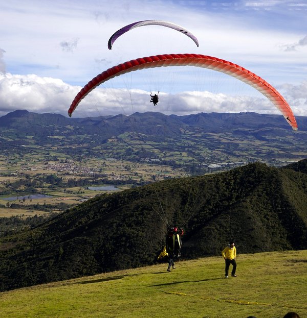 Volez au-dessus des Alpes : l'expérience inoubliable du parapente à Annecy